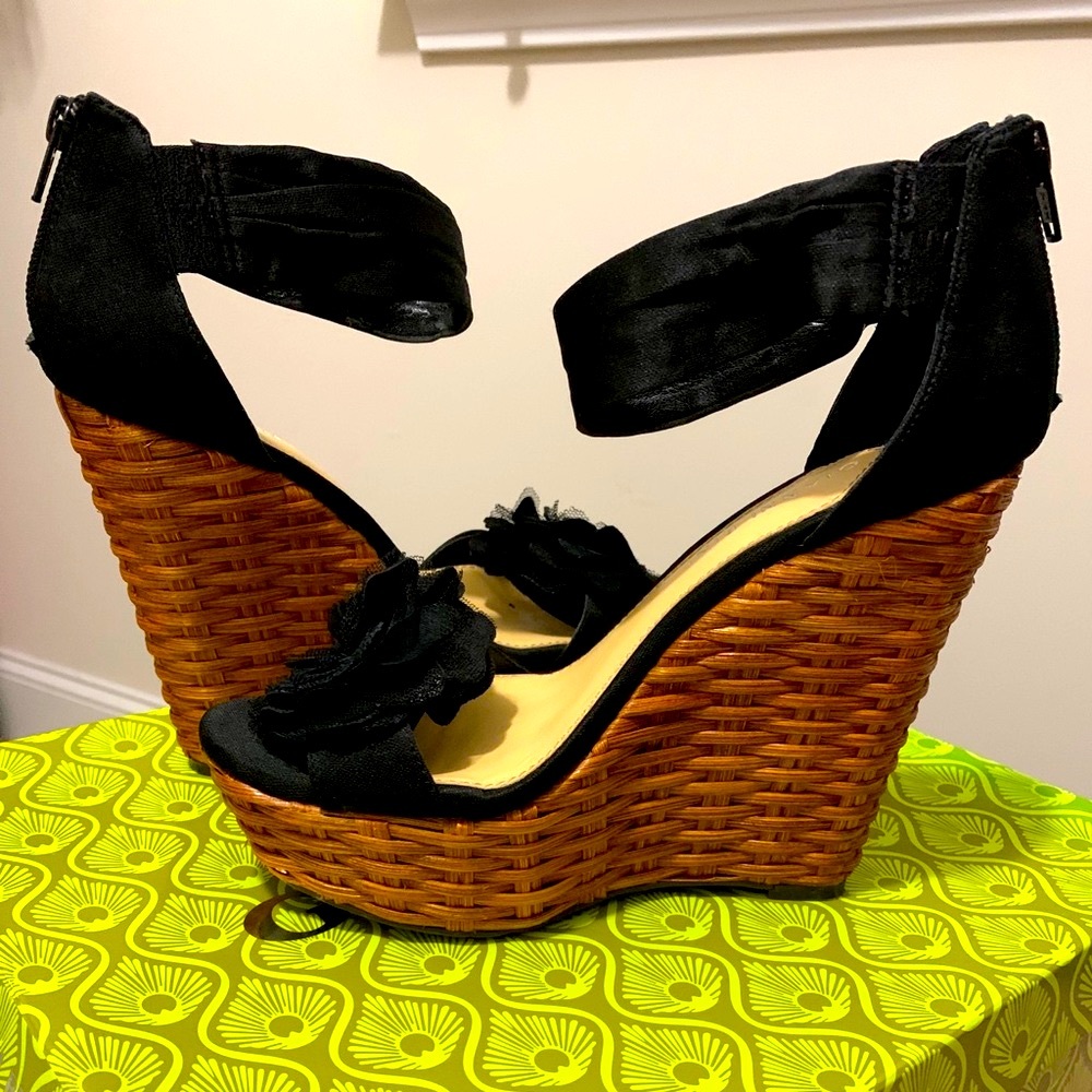 Cute Gianni Bini wedge sandals!
